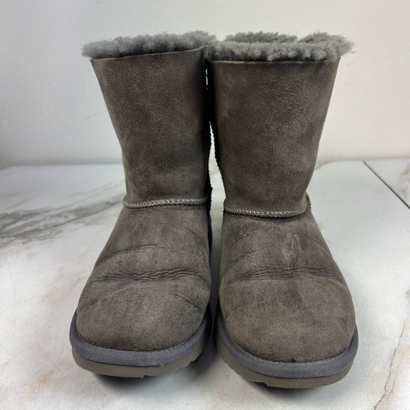 UGG Women\'s Bailey Bow II Gray Suede Shearling Lined Boots, Sz 5